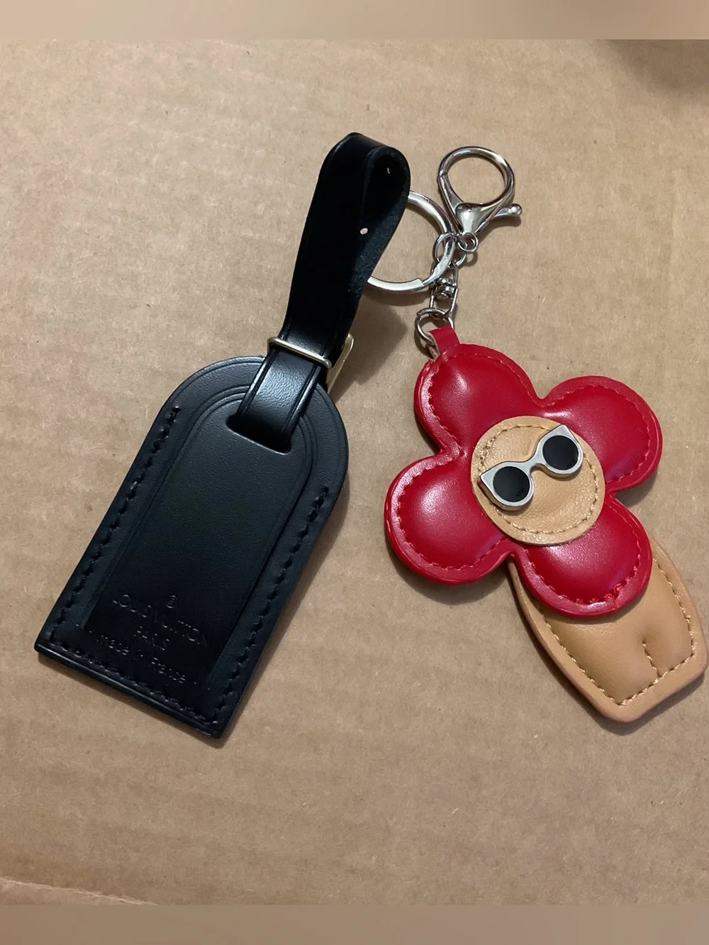 ✅LV PICK 1 AUTHENTIC LV LEATHER TAG +free fashion keychain